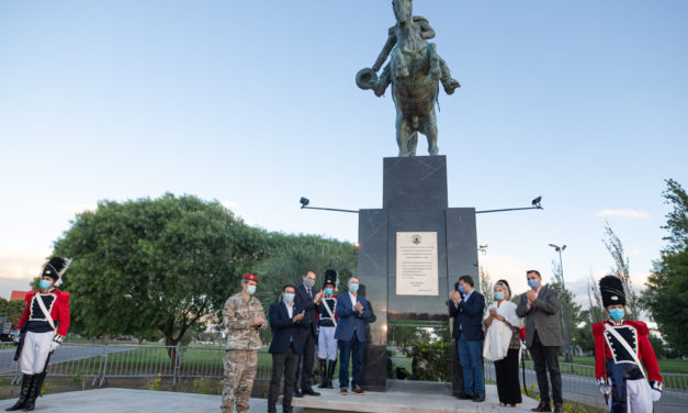 Villa María: Schiaretti inauguró la escultura a Bustos y anunció obras para la Ciudad
