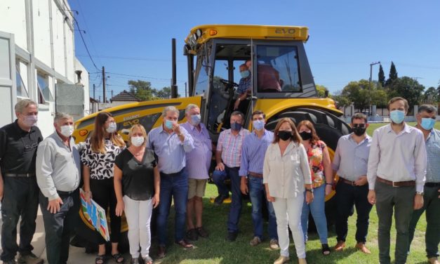 Moldes: entregan $4.061.932 y un tractor a productores agropecuarios