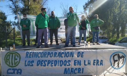Paro en Fábrica Militar de Río Tercero: reclaman reincorporación de los despedidos de «la era Macri»