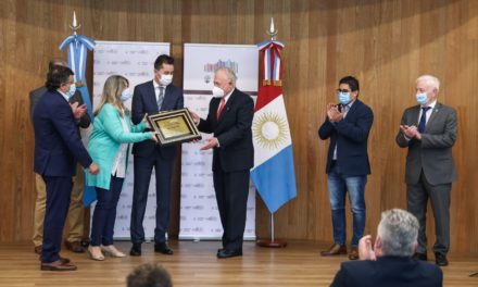 La Legislatura reconoció la trayectoria profesional del médico cordobés Hugo Pizzi