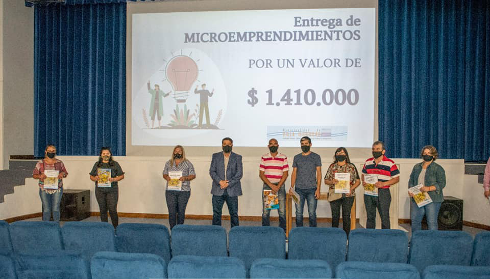 Villa Huidobro: El Municipio entregó créditos a microemprendimientos