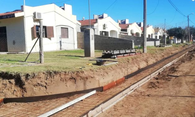 Las Acequias: Iniciaron las obras de cordón cuneta