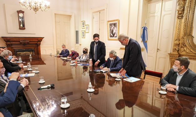 El Gobierno acordó un 35% de aumento con los gremios universitarios docentes y no docentes