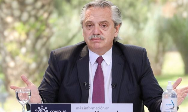 “Los distritos con clases presenciales están jugando con fuego y el fuego va a quemar a la gente”