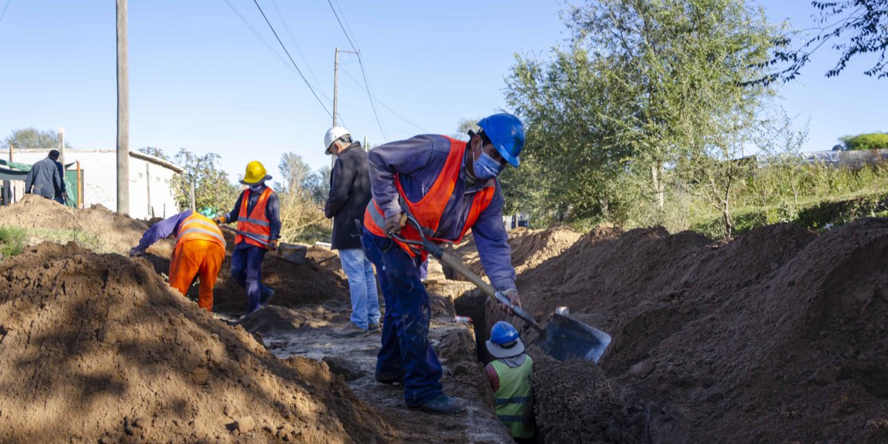 Río Cuarto: La red de cloacas en barrio Alberdi ya tiene un avance de obra superior al 40%