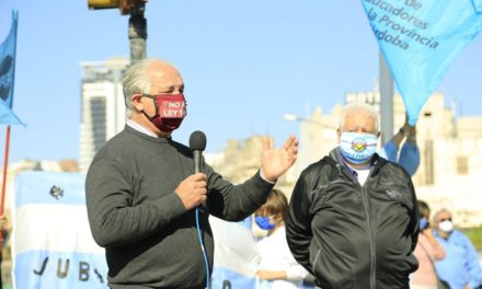 La UEPC pide suspender la presencialidad y realizará una presentación colectiva