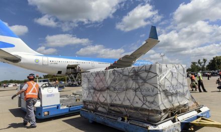 Llega hoy de Moscú el vuelo que trae el reactivo para fabricar la Sputnik y más dosis de esa vacuna