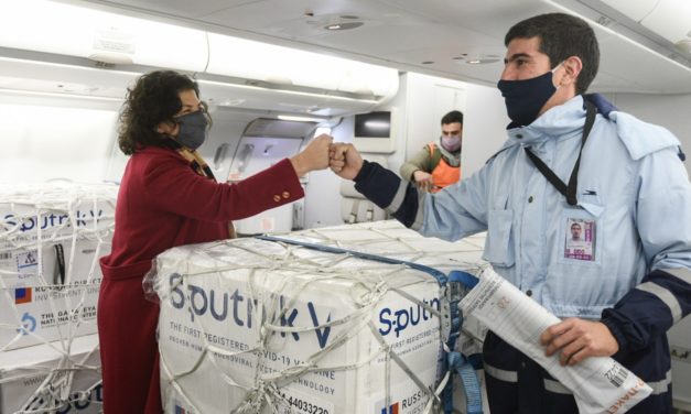 Llegó un nuevo vuelo desde Moscú con 815.150 dosis de la Sputnik V