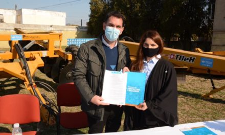 Alejandro Roca: Entrega de maquinaria al Consorcio de Conservación de Suelos