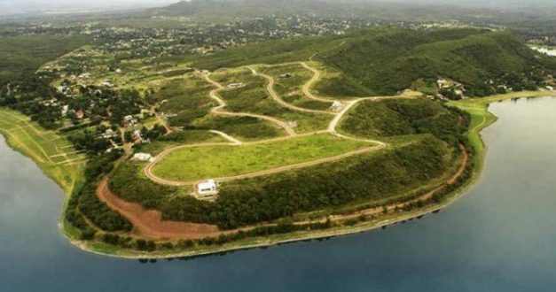 Villa del Dique: denuncian que una empresa cordobesa se apropió de un camino y avanza sobre el lago