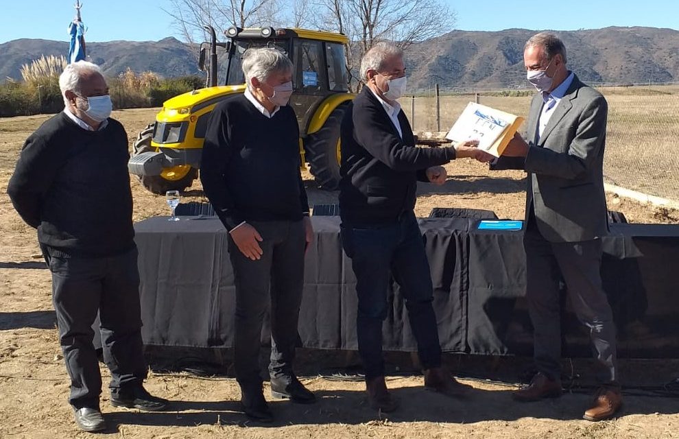 Villa General Belgrano: entregan tractor para huerta agroecológica