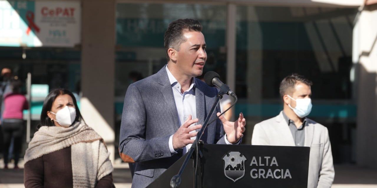 Manuel Calvo anunció la vacunación sin turno para mayores de 30 años