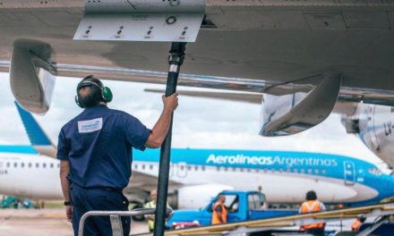 Llega un vuelo y parte otro a China en busca de más vacunas Sinopharm