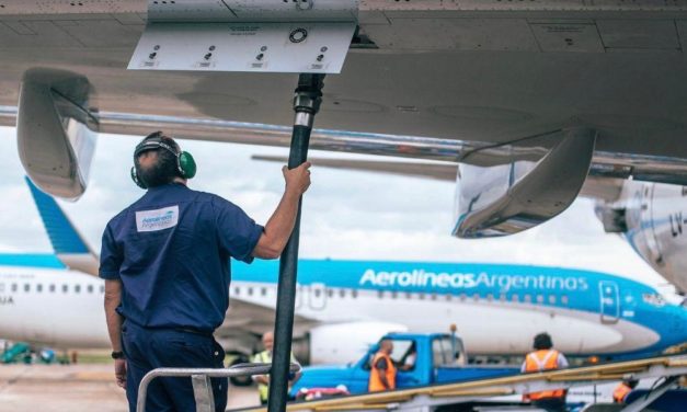 Llega un vuelo y parte otro a China en busca de más vacunas Sinopharm