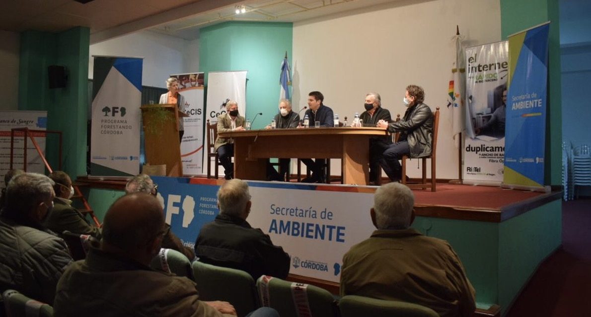 Ambiente entregó 1.800 árboles para forestar clubes y barrios de Río Tercero