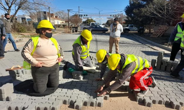 Inició la obra de Adoquinado en Reducción