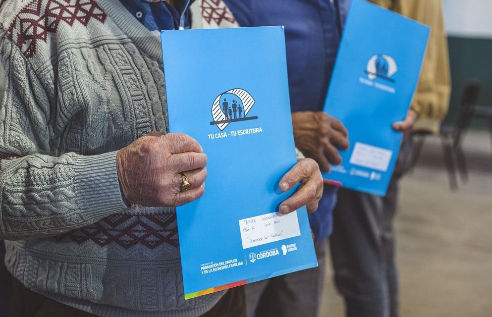Calamuchita: la Provincia entregó lotes y escrituras sociales