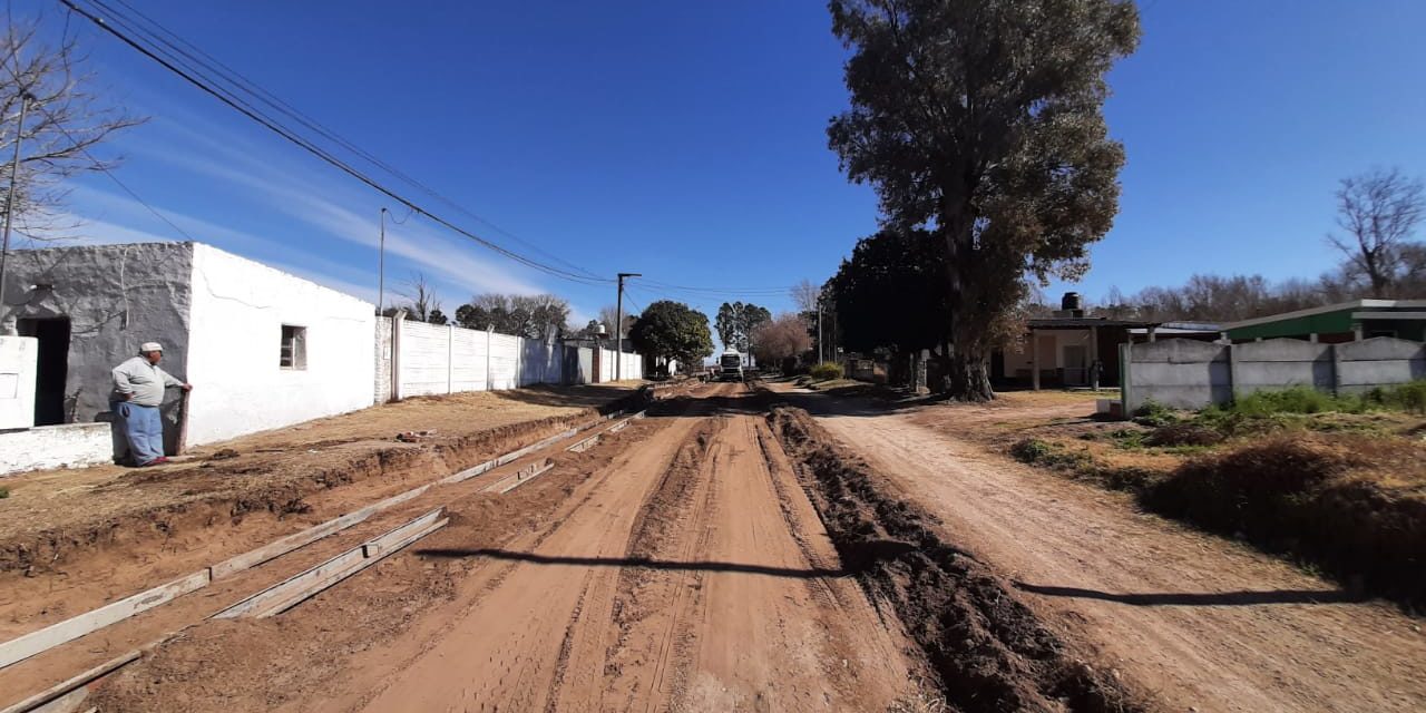 Alcira Gigena: comenzó la obra de cordón cuneta en barrio Argentino