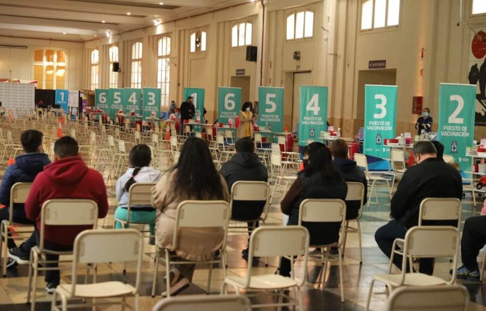 Ya vacunan sin turno a jóvenes de entre 12 y 17 años con comorbilidades