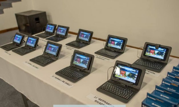 Villa Huidobro: entrega de tablets a Centros Educativos