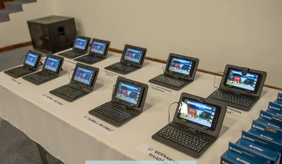Villa Huidobro: entrega de tablets a Centros Educativos