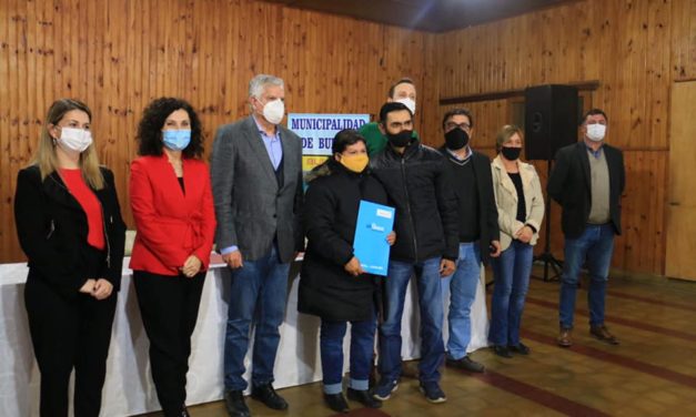 Lo Tengo: vecinos de Bulnes recibieron el título de su terreno