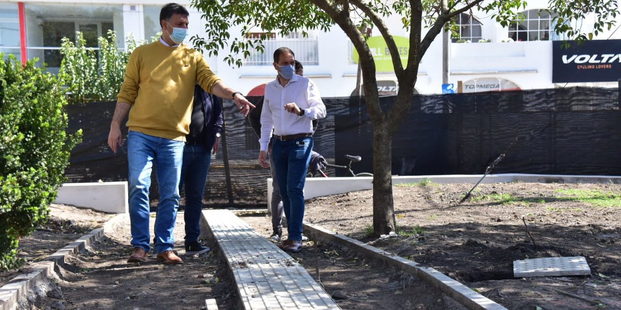 Rosso y Gill supervisaron el avance de obra de plazoleta Monseñor Pedro Gottardi