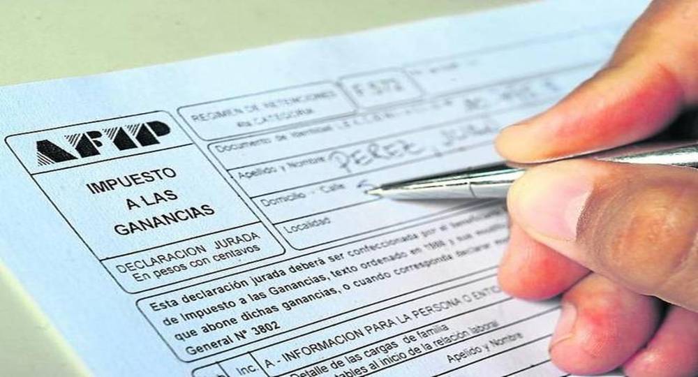 Ganancias: el Gobierno subió el piso a $175.000 y sumó instrumentos a las exenciones