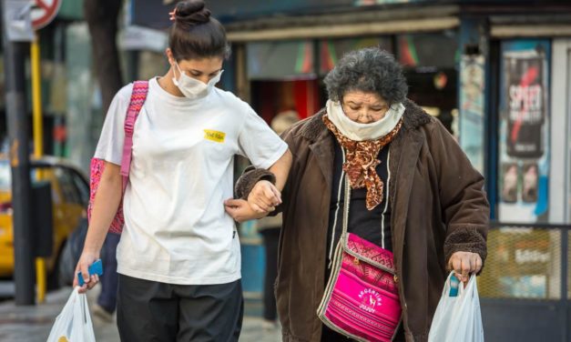 Por ahora, la Provincia no flexibilizará el uso del barbijo en la vía pública