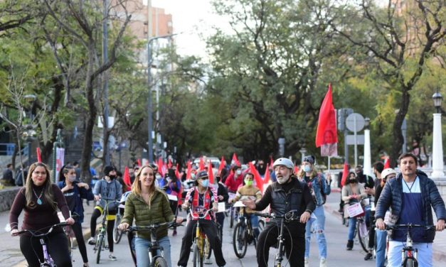La lista «Revolucionemos la Izquierda» cerró la campaña con una bicicleteada