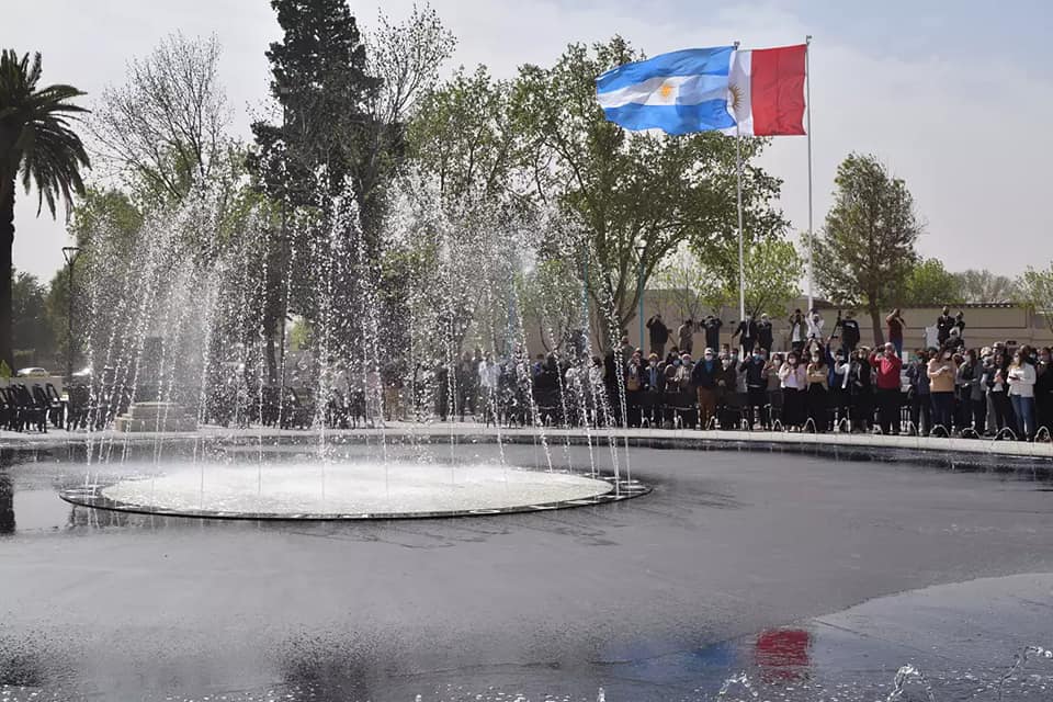Vicuña Mackenna: se inauguró la refacción de la Plaza Domingo Faustino Sarmiento