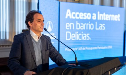 Río Cuarto: Llamosas firmó el convenio para dotar de WiFi al Barrio Las Delicias