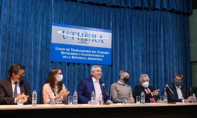 Fernández firmó convenios con el sector gastronómico y hotelero