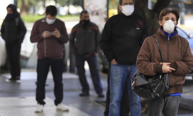 Tras el anuncio, el Gobierno acelera el DNU para reconvertir planes en empleo