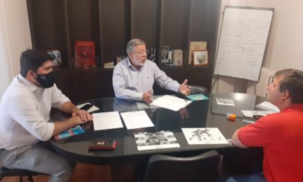 Villa María: firma de contrato para la obra de desagüe pluvial en Barrio Industrial