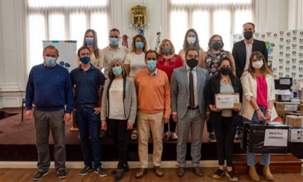 Presupuesto Participativo: Llamosas entregó equipamiento tecnológico a las bibliotecas populares