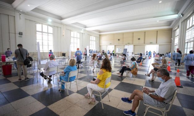 Desde este viernes, tercera dosis para mayores de 70 y personal sanitario