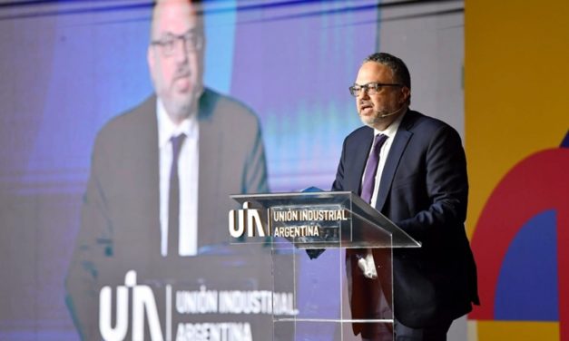 Kulfas: «El 62% de los sectores industriales produce más que en 2019»