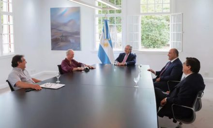 El Presidente anunció un bono de 20 mil pesos para más de 350 mil estatales
