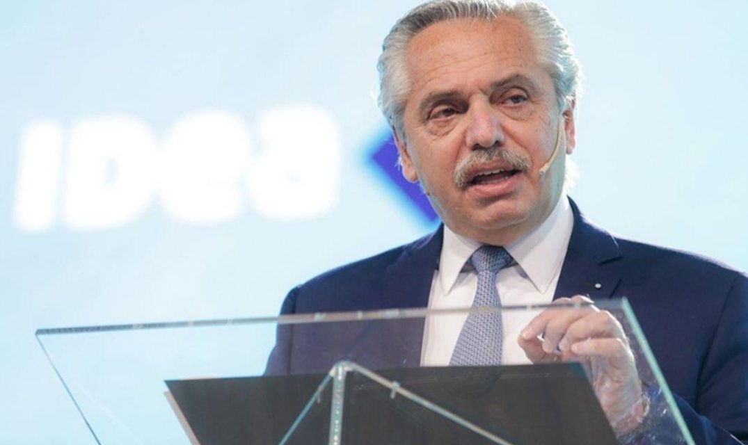 El Gobierno prorrogó el Presupuesto 2021 y la prohibición de despidos