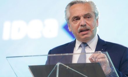 El Gobierno prorrogó el Presupuesto 2021 y la prohibición de despidos