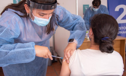 Covid-19: se reduce a 5 meses el intervalo para recibir la dosis de refuerzo