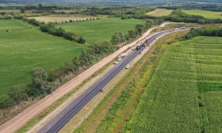 Schiaretti supervisó obras de pavimentación en el Camino de la Costa