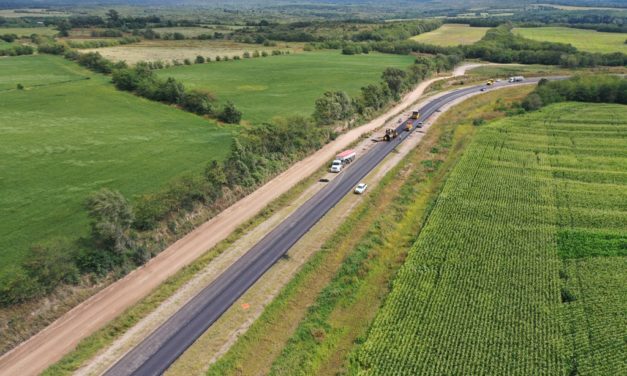 Schiaretti supervisó obras de pavimentación en el Camino de la Costa