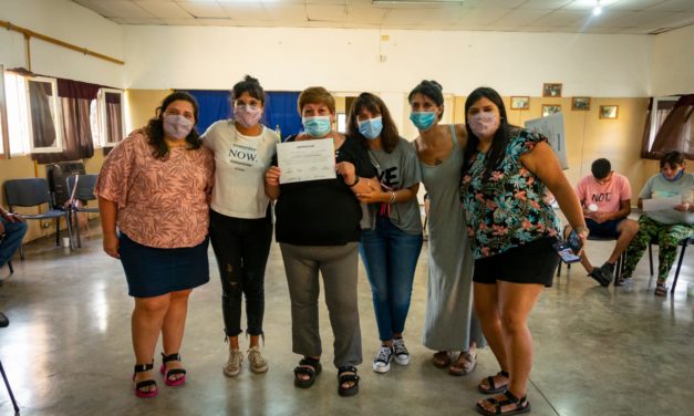 Trama emprendedora: 33 mujeres finalizaron la capacitación en barrio Alberdi