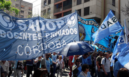 Docentes denuncian salarios «más de $20 mil por debajo de la línea de pobreza»
