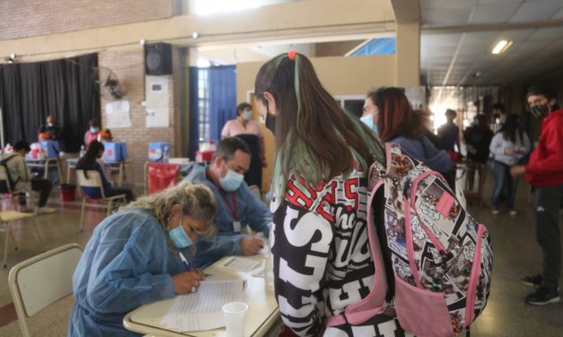 Adolescentes de 12 a 17 años recibirán la dosis de refuerzo