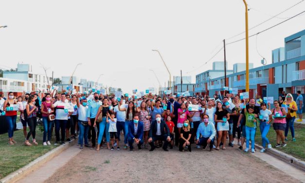 Ferraresi inauguró un desarrollo urbanístico del Procrear II en San Francisco