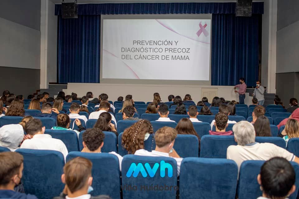 Villa Huidobro: se realizó una charla informativa sobre la detección precoz del cáncer de mama