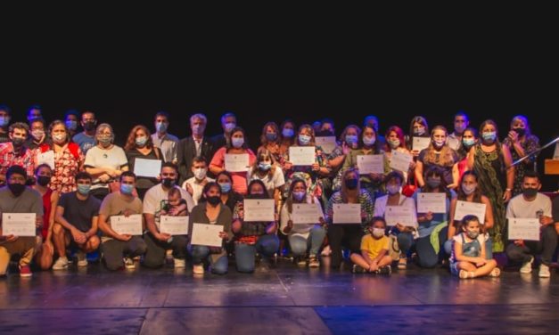 Más 250 vecinos recibieron diplomas por capacitación en los talleres de la Universidad Barrial